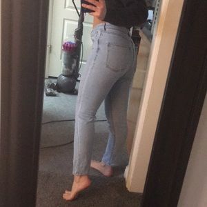 PACSUN MOM JEAN LIGHT WASH SIZE 25
